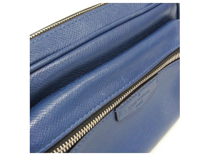 Louis Vuitton Taiga Bumbag Outdoor M33455 Blu - vista 10