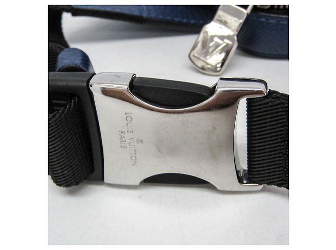 Louis Vuitton Taiga Bumbag Outdoor M33455 Blu - vista 16