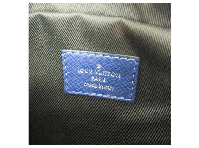 Louis Vuitton Taiga Bumbag Outdoor M33455 Blu - vista 19