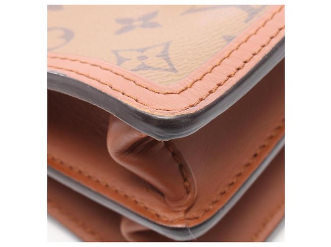 Borsa a tracolla Louis Vuitton Dauphine Mini Monogram Reverse Marrone Beige - vista 6