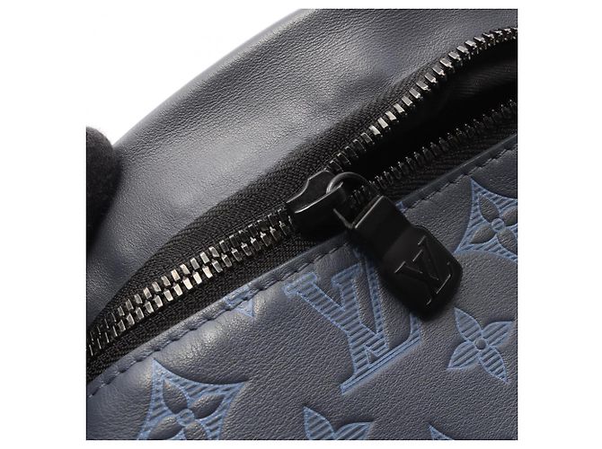 Bumbag Riñonera Louis Vuitton Discovery PM Monogram Shadow Azul marino - vista 10