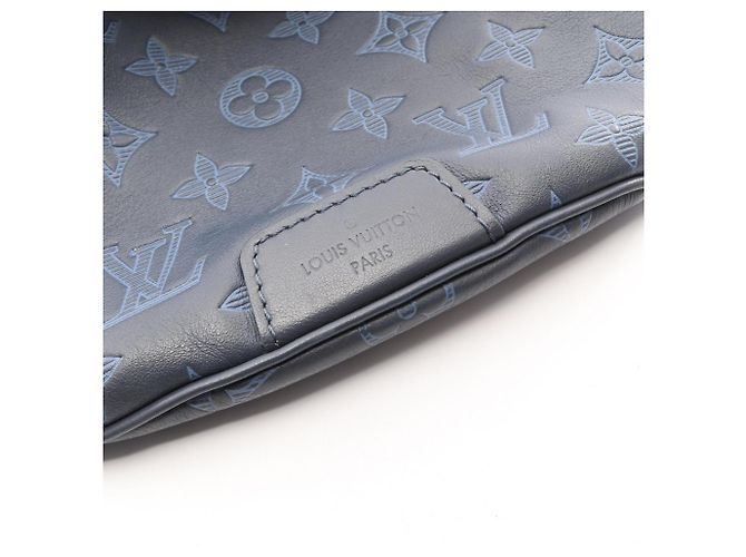Bumbag Riñonera Louis Vuitton Discovery PM Monogram Shadow Azul marino - vista 7