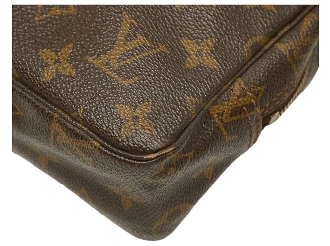 Louis Vuitton Monogram Trousses Toilette 23 Clutch Bag Marrone Monogramma - vista 4