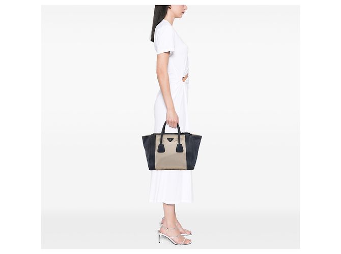 Sac Satchel Prada à double poignée et poches doubles en toile beige et daim - vue 6