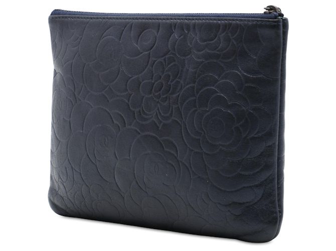 Chanel Blue Medium CC Embossed Lambskin Camellia O Case Clutch Blu navy - vista 2