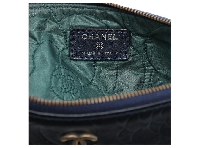 Chanel Blue Medium CC Embossed Lambskin Camellia O Case Clutch Blu navy - vista 5
