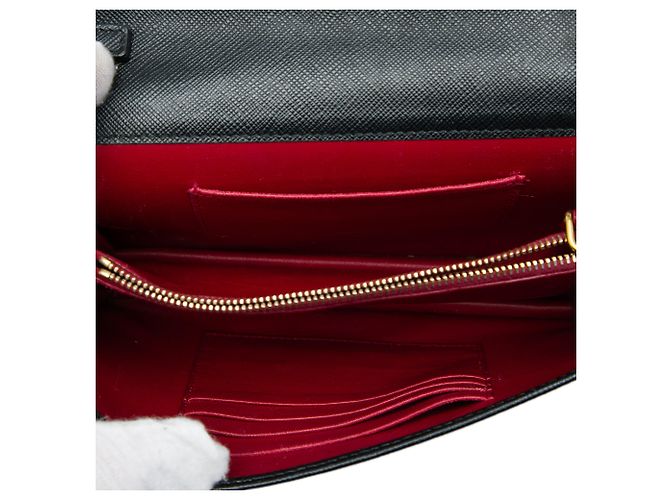 Portafoglio con catena Prada Black Saffiano Lux Monochrome Nero - vista 4