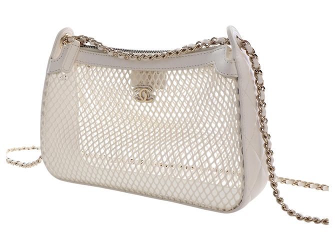 Chanel White CC Clutch aus Mesh und glänzendem Lammleder mit Kette Weiß - Ansicht 3