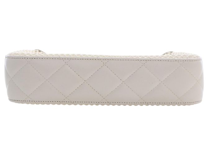 Chanel White CC Clutch aus Mesh und glänzendem Lammleder mit Kette Weiß - Ansicht 5
