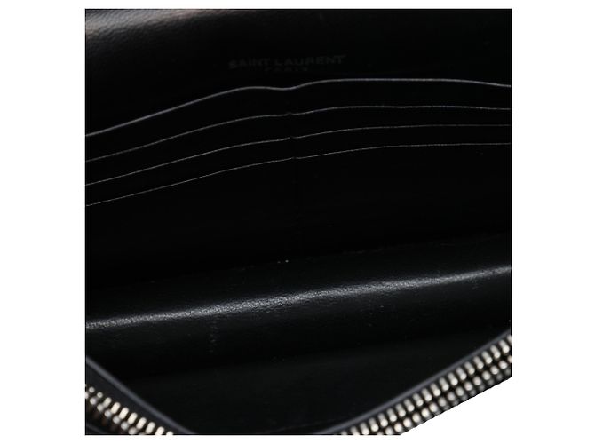 Saint Laurent Monogram Kate Kettenportemonnaie aus Krokoprägeleder in Schwarz - Ansicht 4