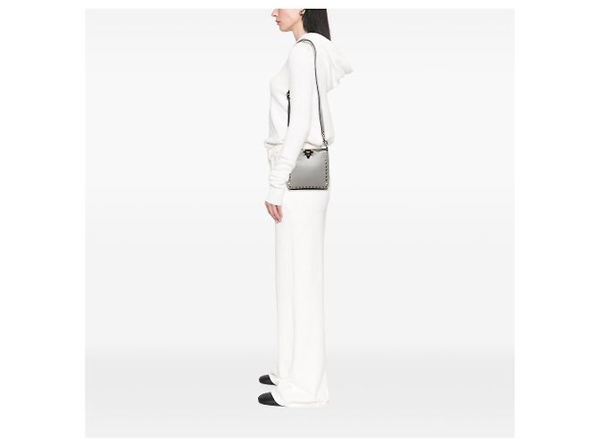 Bolsa de ombro Valentino Gray Mini em couro de bezerro granulado Rockstud com fecho flip lock - vista 6