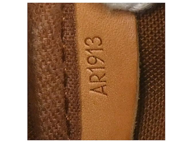 Louis Vuitton Saumur Monogram 35 Marrone - vista 5