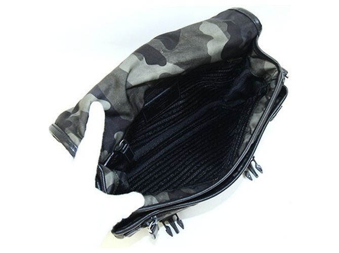 Borsa a tracolla Prada in nylon kaki Marrone Nero Verde Cachi - vista 3