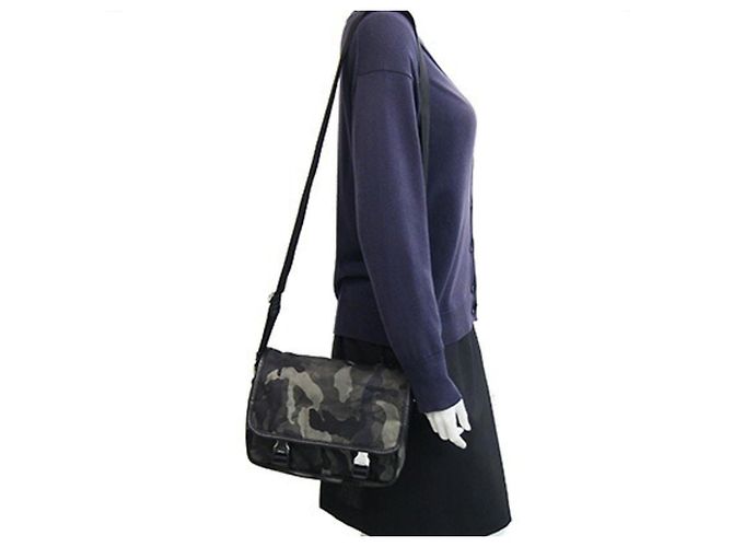 Borsa a tracolla Prada in nylon kaki Marrone Nero Verde Cachi - vista 9