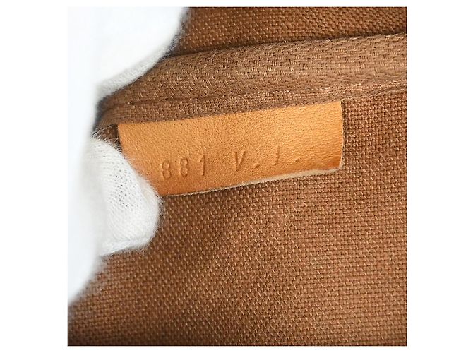 Louis Vuitton Saumur Monogram 35 Marrone - vista 5