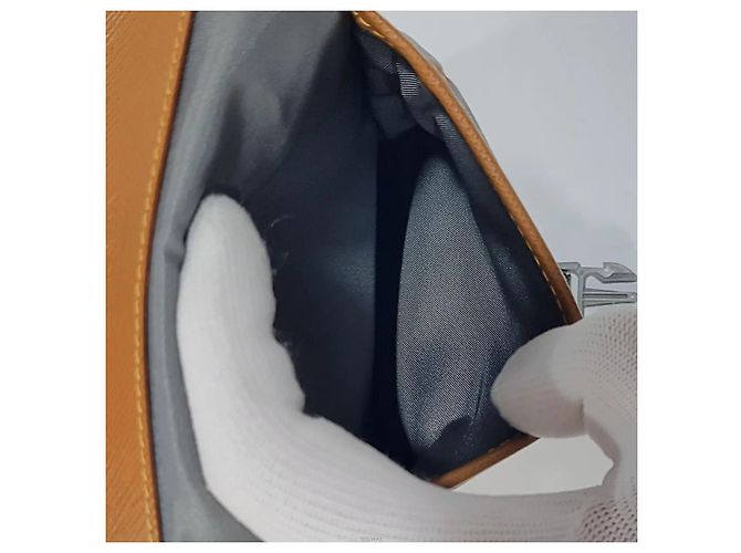 Prada Borsa a tracolla porta cellulare in Re-Nylon Marrone - vista 9