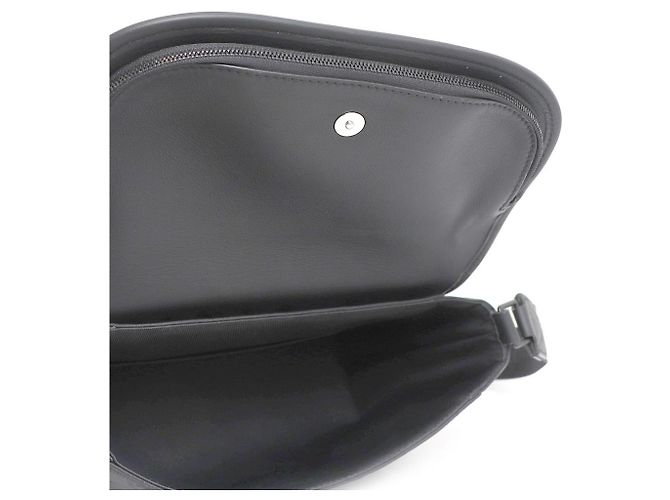Louis Vuitton Borsa a tracolla Pulse Messenger con stampa a rilievo Monogram Shadow Nero - vista 10