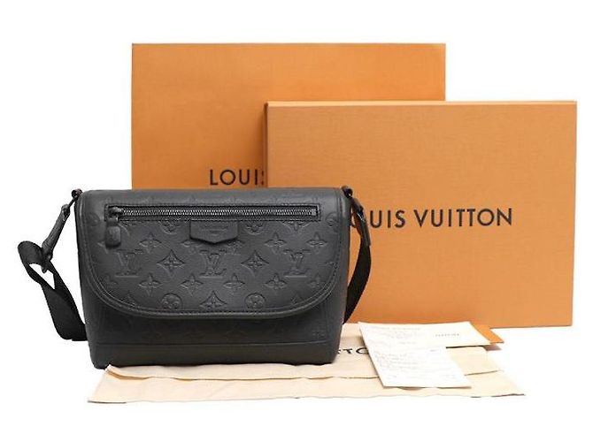 Louis Vuitton Borsa a tracolla Pulse Messenger con stampa a rilievo Monogram Shadow Nero - vista 12