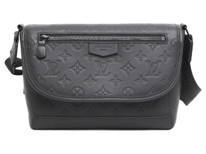 Louis Vuitton Borsa a tracolla Pulse Messenger con stampa a rilievo Monogram Shadow Nero - vista 13