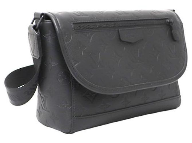Louis Vuitton Borsa a tracolla Pulse Messenger con stampa a rilievo Monogram Shadow Nero - vista 14