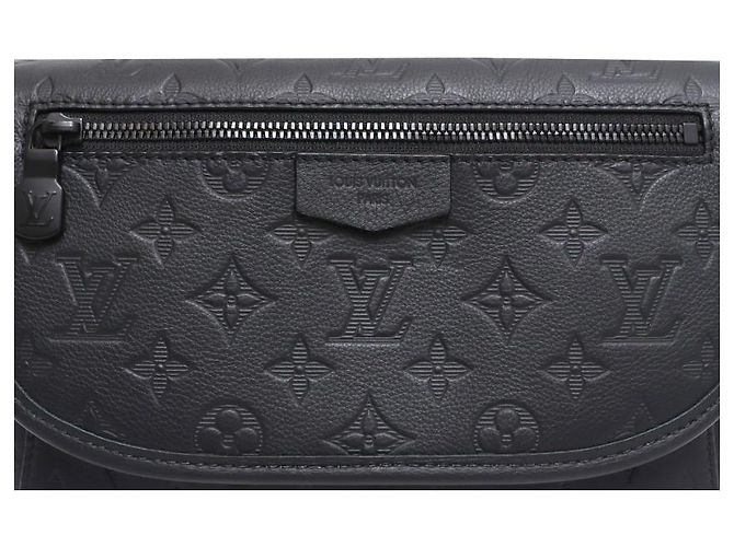 Louis Vuitton Borsa a tracolla Pulse Messenger con stampa a rilievo Monogram Shadow Nero - vista 15