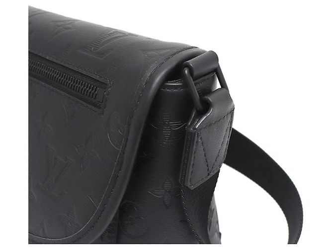 Louis Vuitton Borsa a tracolla Pulse Messenger con stampa a rilievo Monogram Shadow Nero - vista 16