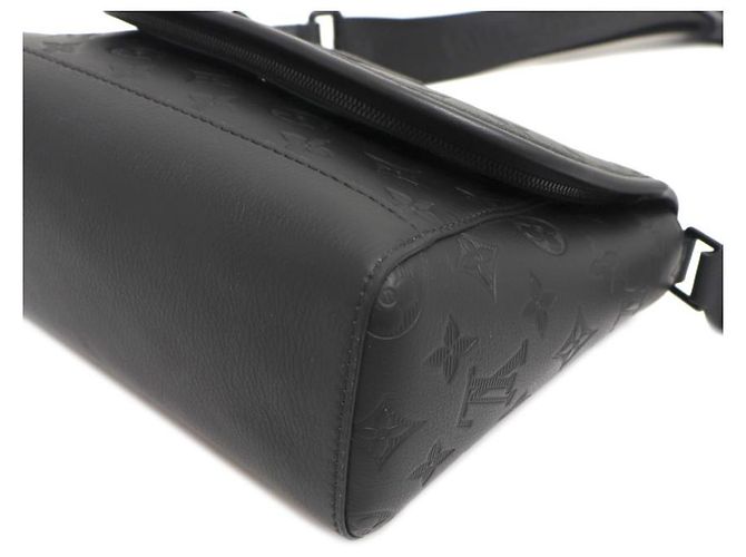Louis Vuitton Borsa a tracolla Pulse Messenger con stampa a rilievo Monogram Shadow Nero - vista 19