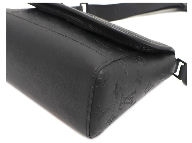 Louis Vuitton Borsa a tracolla Pulse Messenger con stampa a rilievo Monogram Shadow Nero - vista 7