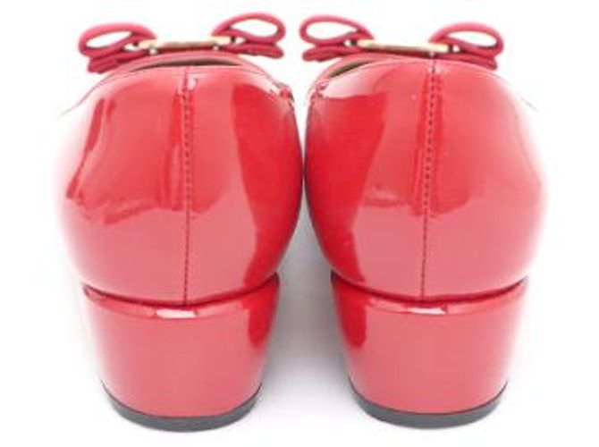 Salvatore Ferragamo Lackschuhe in Rot mit goldener Schleife - Ansicht 11