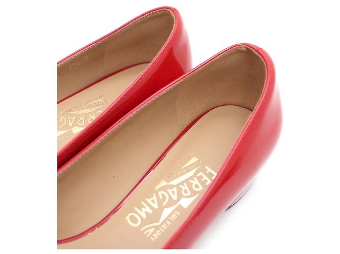 Salvatore Ferragamo Lackschuhe in Rot mit goldener Schleife - Ansicht 14