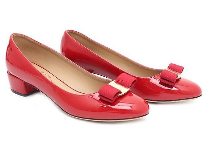 Salvatore Ferragamo Lackschuhe in Rot mit goldener Schleife - Ansicht 3