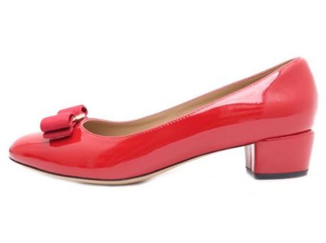 Salvatore Ferragamo Lackschuhe in Rot mit goldener Schleife - Ansicht 8