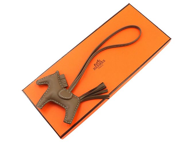 Hermès Hermes Rodeo PM Bag Charm Taupe - vista 2