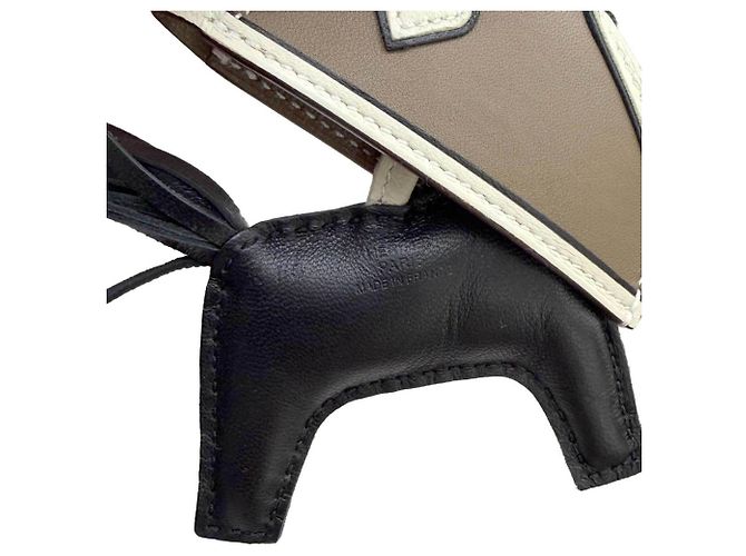 Hermès Hermes Rodeo Robeo Coeur PM Handbag Charm Nero Taupe - vista 5