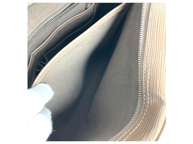 Borsetta Louis Vuitton in pelle Epi Marrone Beige - vista 16