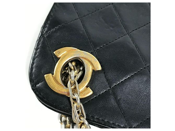Timeless Chanel Vintage Matelassé Quilted Shoulder Bag Black - view 11