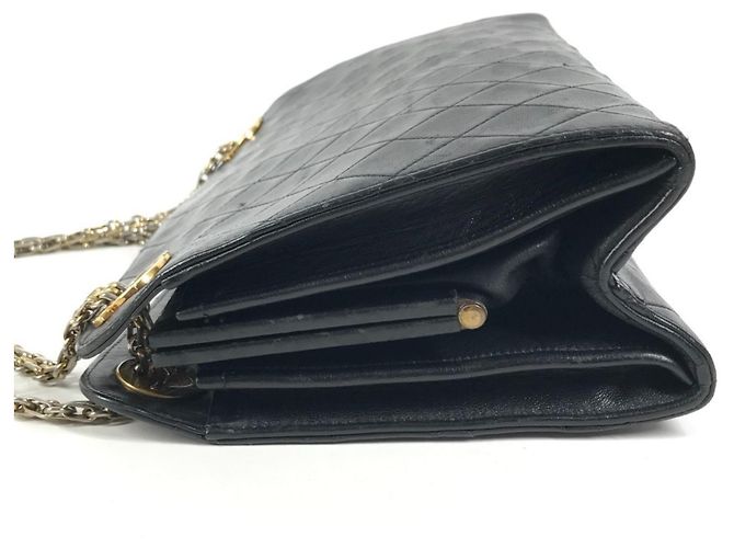 Timeless Chanel Vintage Matelassé Quilted Shoulder Bag Black - view 4