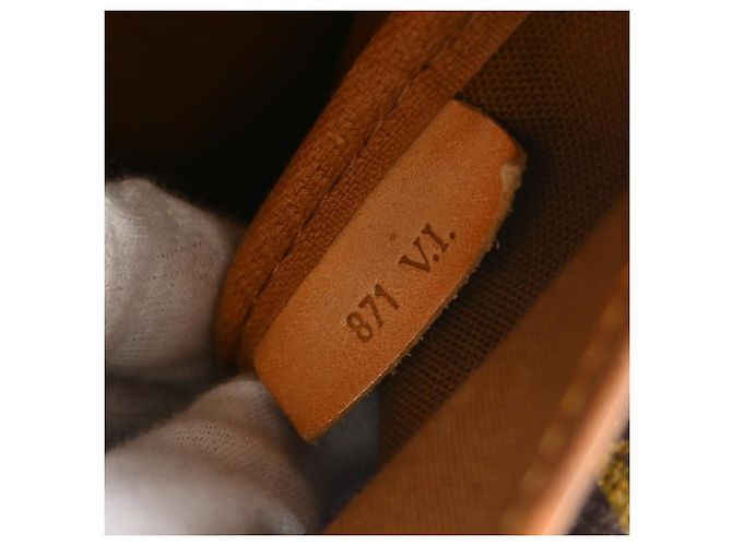 Louis Vuitton Saumur Monogram 35 Castaño - vista 5