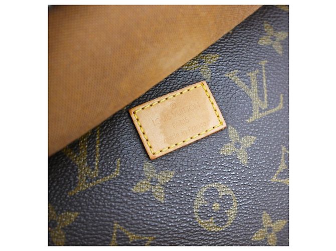 Louis Vuitton Saumur Monogram 35 Marrone - vista 4