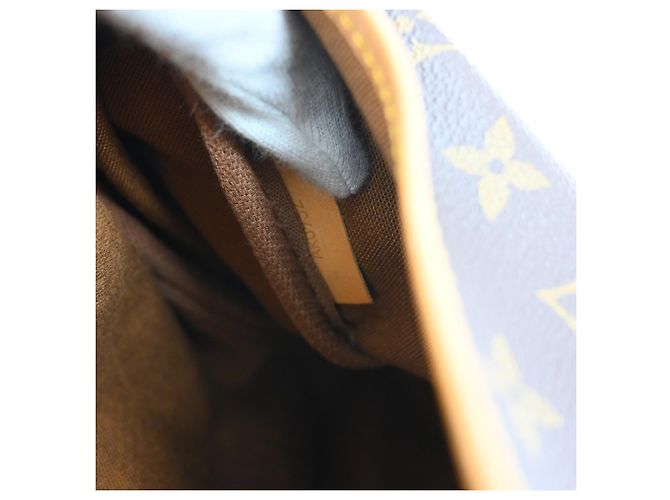 Louis Vuitton Saumur Monogram 35 Marrone - vista 5