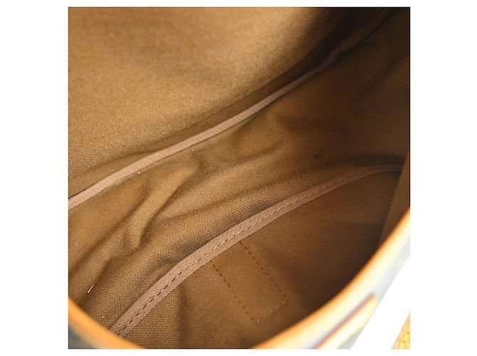 Louis Vuitton Saumur Monogram 35 Castaño - vista 3