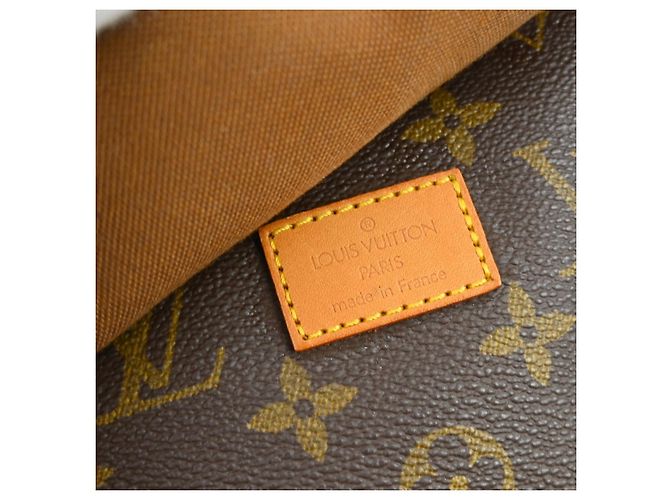Louis Vuitton Saumur Monogram 35 Castaño - vista 4
