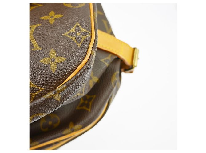 Louis Vuitton Saumur Monogram 35 Castaño - vista 7