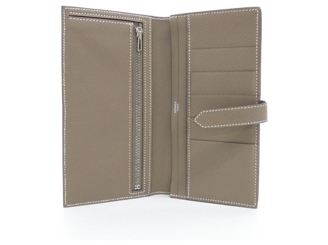 Hermès Cartera bi-fold Hermes Bearn Soufflé Gris pardo - vista 6
