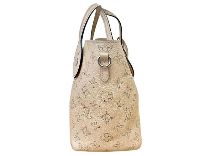 Borsa a tracolla in pelle Louis Vuitton Mahina PM M58785 Beige - vista 3