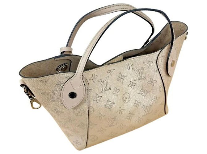 Borsa a tracolla in pelle Louis Vuitton Mahina PM M58785 Beige - vista 8