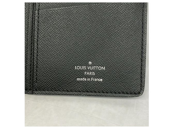 Louis Vuitton Taiga Portefeuille Brazza Wallet Grigio - vista 4
