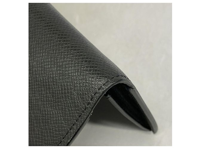 Louis Vuitton Taiga Portefeuille Brazza Wallet Grigio - vista 5
