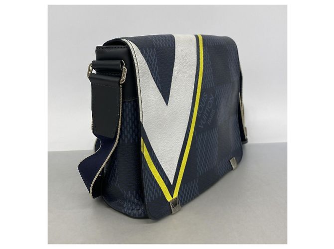 Borsa a tracolla Louis Vuitton Damiera Attitude District MM Blu navy - vista 2