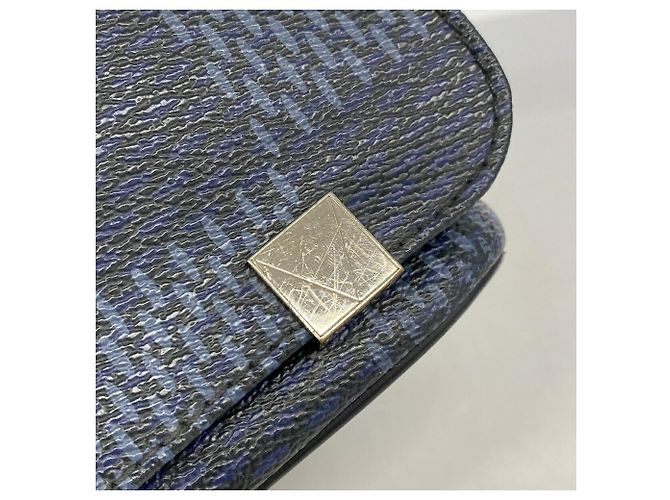 Borsa a tracolla Louis Vuitton Damiera Attitude District MM Blu navy - vista 8